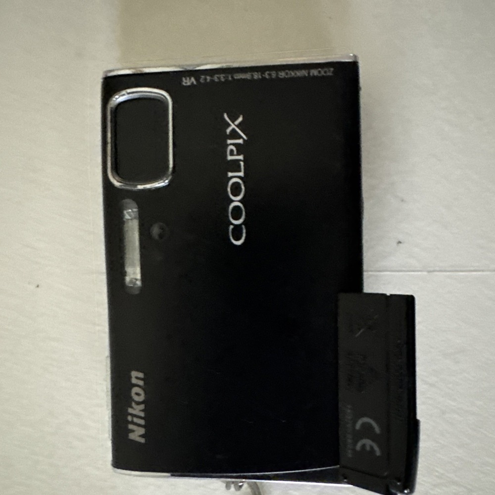 Nikon COOLPIX S51 8.1MP 3x Digital Camera Silver Untested